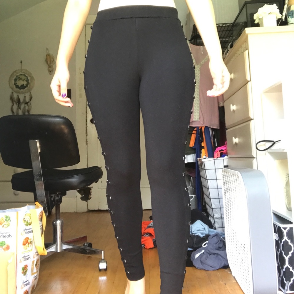 Thick Grommet Leggings